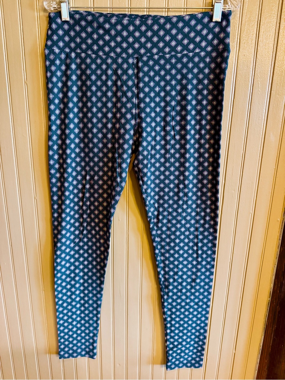 New LuLaRoe Diamond Print Leggings tall & curvy